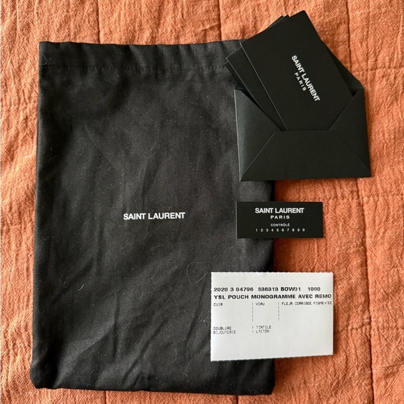 CASSANDRE MATELASSÉ LARGE POUCH IN GRAIN DE POUDRE LEATHER - Picture 6 of 6